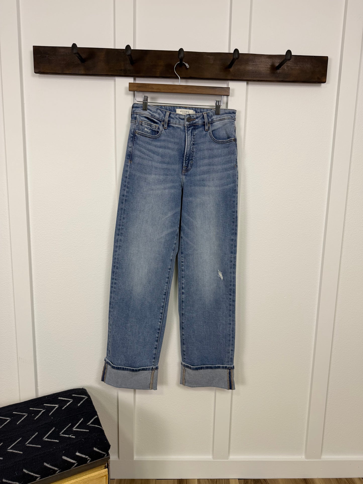 THE AMITY STRAIGHT CUFFED JEAN