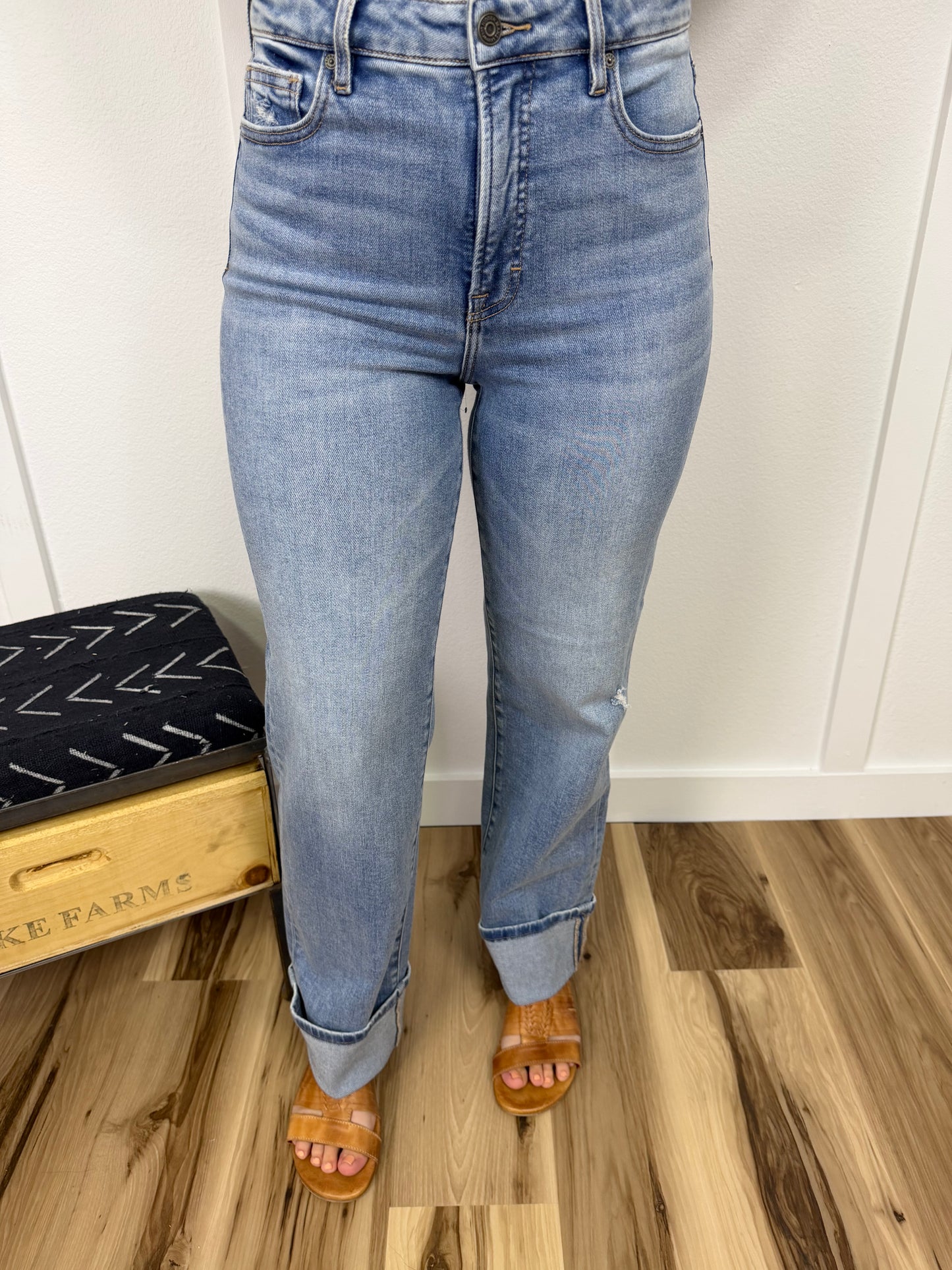 THE AMITY STRAIGHT CUFFED JEAN